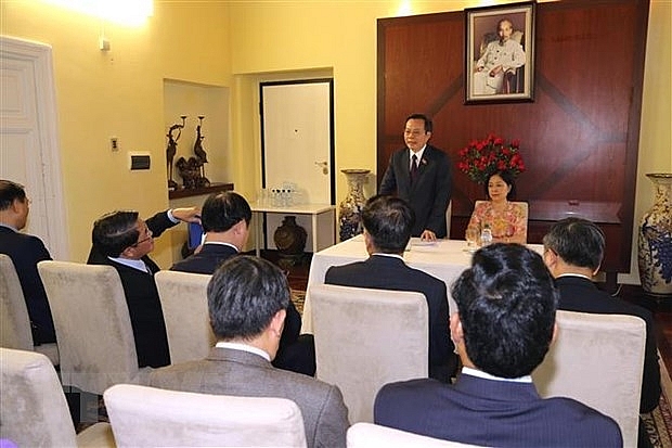 pho chu tich quoc hoi phung quoc hien lam viec voi cac lanh dao thuong vien italy