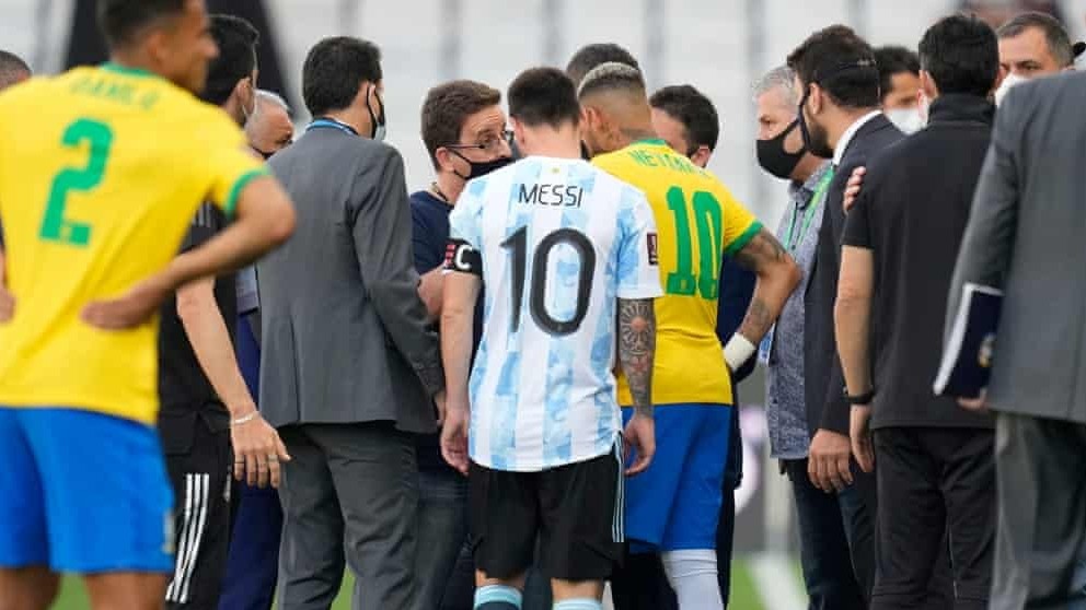 Vòng loại World Cup 2022: Messi bất bình khi 4 cầu thủ đội tuyển Argentina bị bắt giữ khi đang thi đấu trên sân