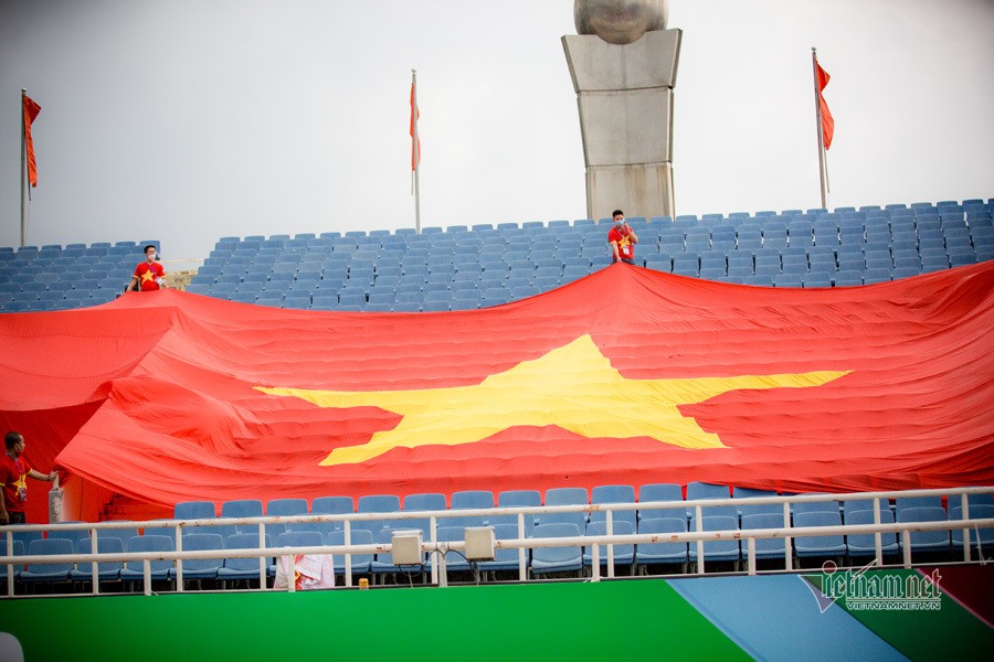 Việt Nam vs Australia: CĐV Việt Nam làm điều đặc biệt trên sân Mỹ Đình mặc dù không được vào cổ vũ đội tuyển