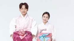 Nhân dịp Trung thu, vợ chồng Kim Tae Hee - Rain chụp ảnh với trang phục hanbok, nỗ lực trở lại công việc