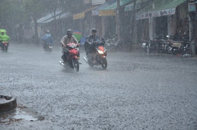 Dự báo thời tiết 10 ngày tới (11-21/6): Hà Nội, Bắc Bộ mưa to đặc biệt ở vùng núi; Trung Bộ nắng nóng gay gắt; phía Nam mưa chiều tối