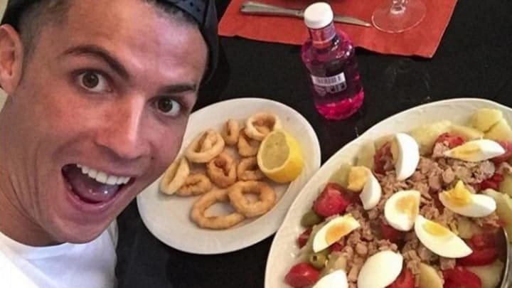 Man Utd: Chuyện Ronaldo ăn kiêng và đá phạt; HLV Solskjaer được tạo điều kiện mua sắm cầu thủ