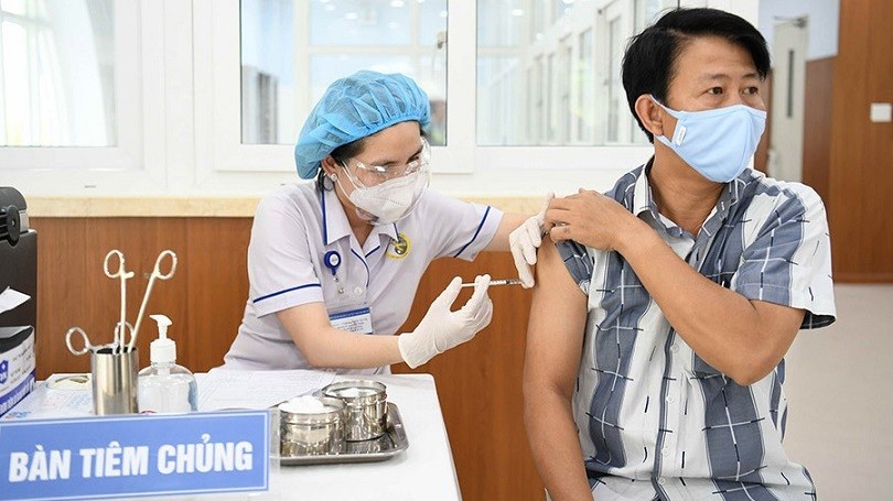 Covid-19: TP. HCM gần 98% đã tiêm vaccine mũi 1; Bình Dương gần 20.000 bệnh nhân đang điều trị