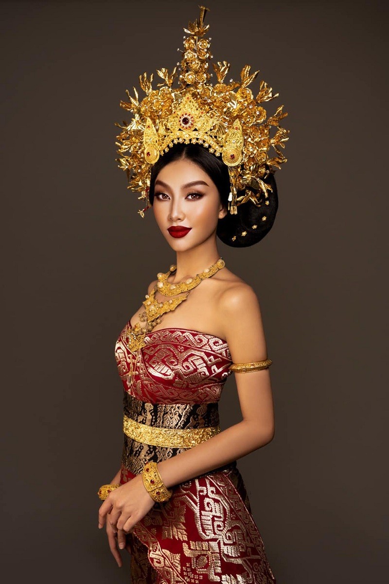 Hoa hậu Thùy Tiên