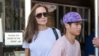 Pax Thiên cùng mẹ Angelina Jolie sắm đồ cho thú cưng