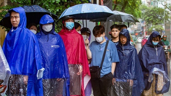 Dự báo thời tiết đêm nay và ngày mai (8-9/9): Hà Nội, Bắc Bộ, Bắc Trung Bộ mưa vừa mưa to, có nơi mưa rất to; phía Nam chiều tối mưa dông rải rác