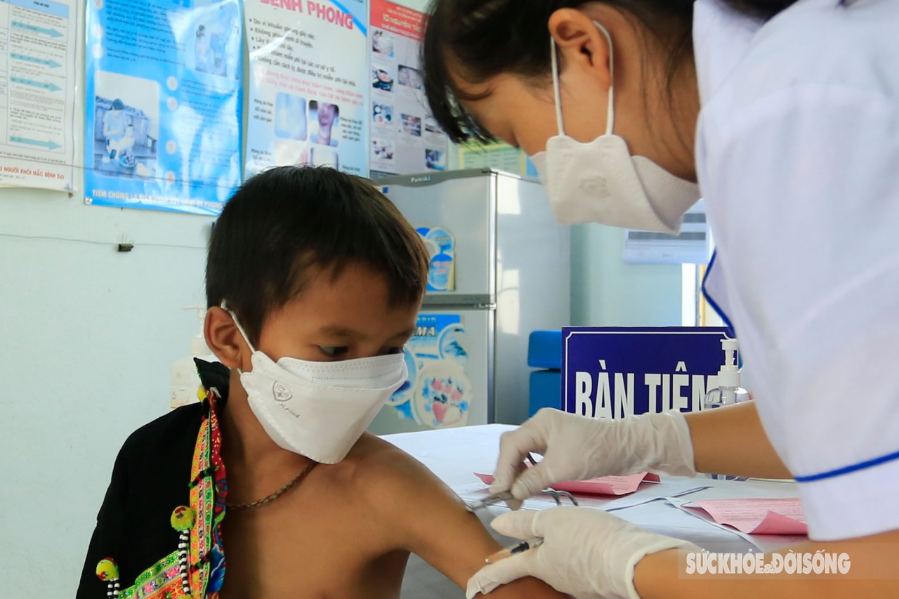 Bộ Y tế phát động chiến dịch tiêm chủng vaccine phòng Covid-19 cho trẻ em cả nước.