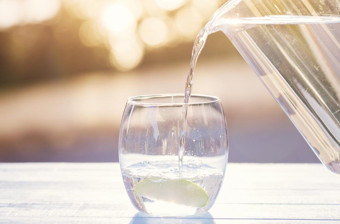 Uống nước lọc có thể giảm được cân. (Nguồn: Pinterest)