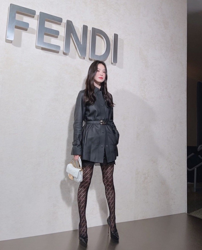 Song Hye Kyo đẹp huyền bí khi sang Mỹ dự sự kiện thời trang