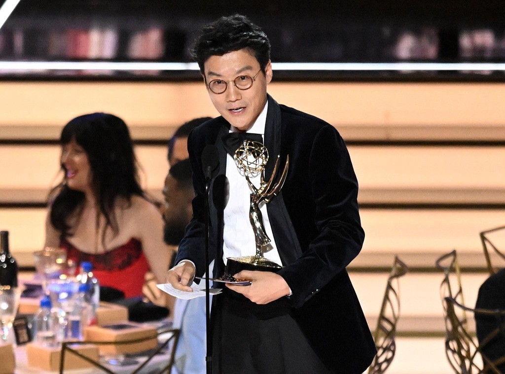 Emmy 2022: Hwang Dong Hyuk nhận Giải thưởng Đạo diễn và Biên kịch xuất sắc