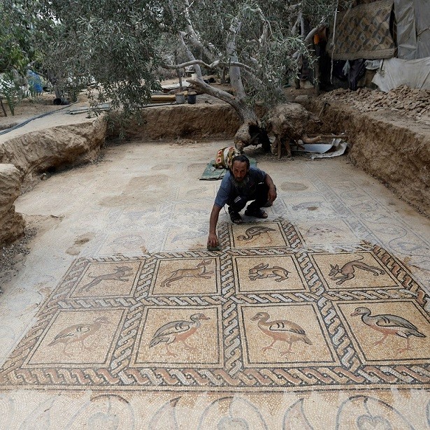Người nông dân Palestine tình cờ phát hiện cổ vật quý hiếm nhất Dải Gaza