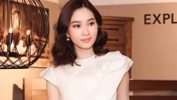 Hoa hậu Đặng Thu Thảo thanh lịch với thời trang công sở phong cách tối giản