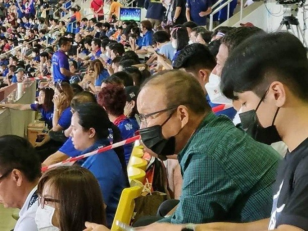 King's Cup 2022: Fan Thái Lan đăng ảnh HLV Park Hang Seo lên Facebook