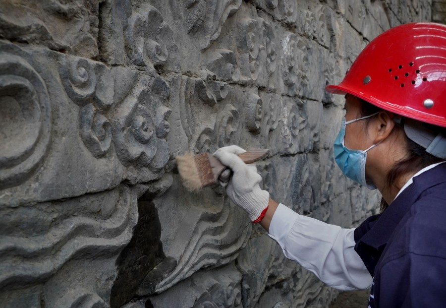 Trung Quốc: Phát hiện 2 bức tranh tường đá 'khổng lồ' chạm khắc hoa văn thời Bắc Tống
