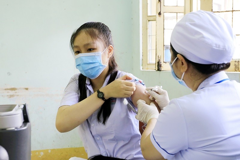 Vaccine vẫn là biện pháp quan trọng trong phòng, chống dịch Covid-19. (Ảnh: Thái Binh)