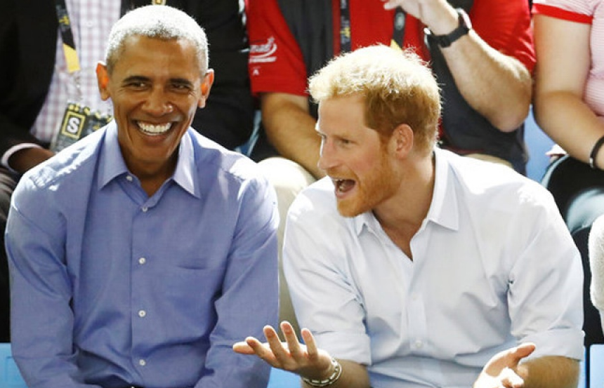 Hoàng tử Anh Harry thân thiết xem bóng rổ cùng cựu Tổng thống Mỹ Obama