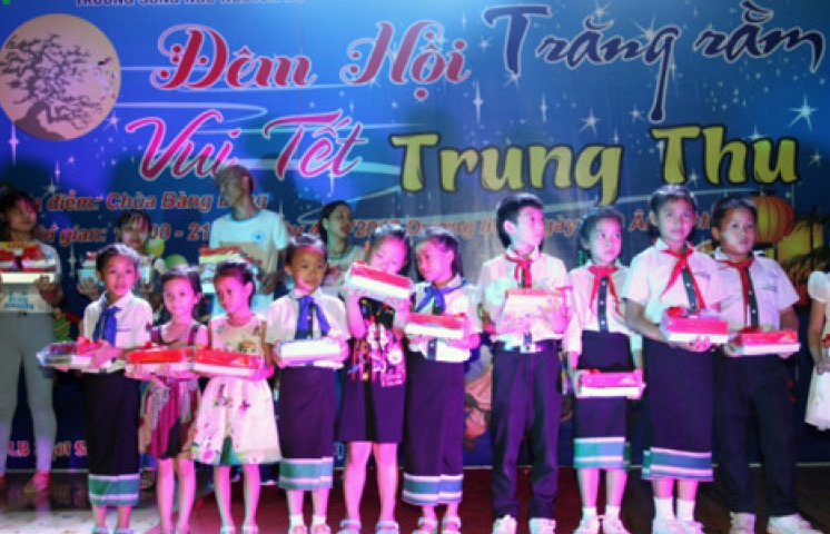 Vui Tết Trung thu 2017 tại Lào