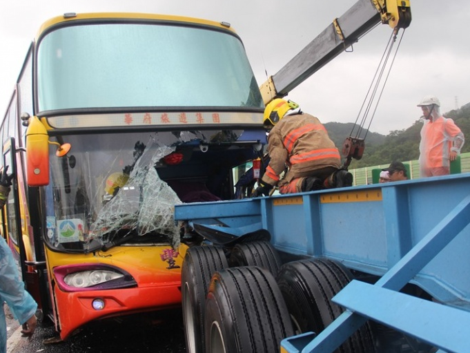 Tai nạn xe chở khách du lịch Việt Nam tại Đài Loan (Trung Quốc)