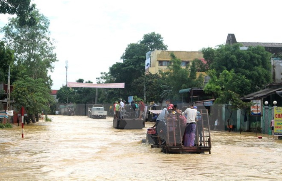 Mưa lũ ở Thanh Hóa: 15 người chết, nhiều huyện vẫn bị ngập sâu