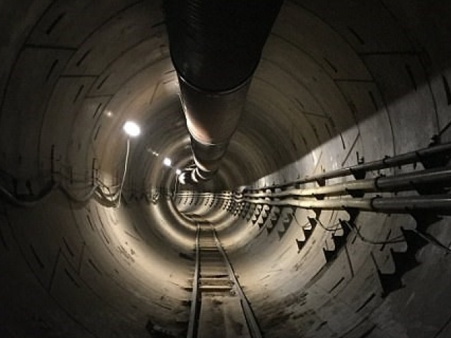 Elon Musk chia sẻ hình ảnh đầu tiên về siêu đường hầm giao thông