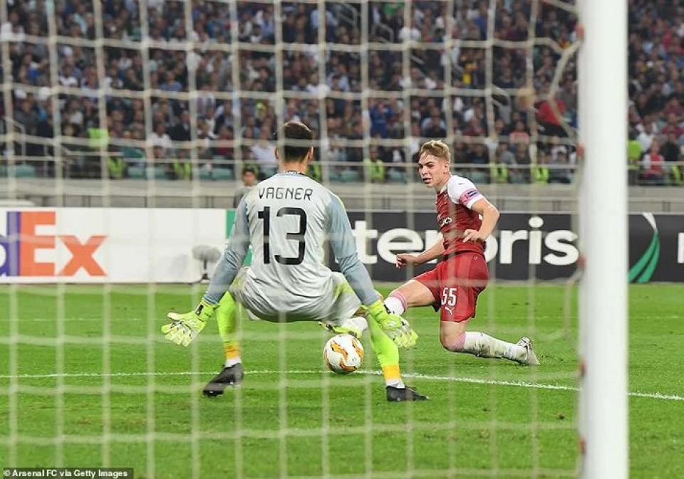 toan canh chien thang de dang cua arsenal truoc qarabag