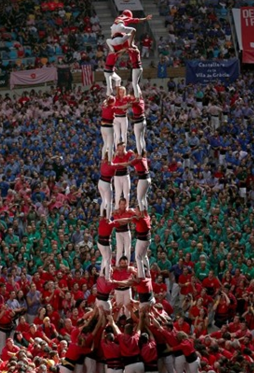 Ấn tượng Lễ hội xây “tháp” người độc đáo nhất thế giới tại Tây Ban Nha