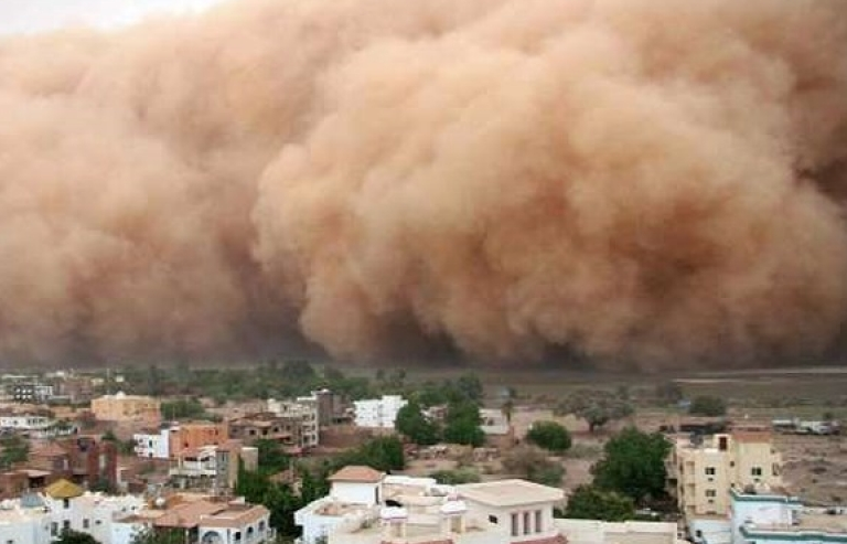 Kinh hoàng những trận bão cát khổng lồ nuốt chửng cả thành phố