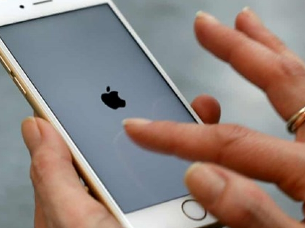 Apple và Samsung bị phạt nặng vì cố tình làm chậm điện thoại cũ