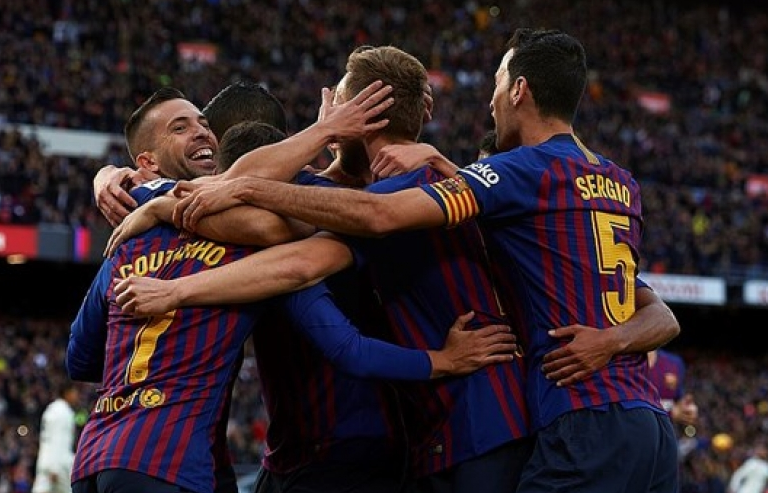 Luis Suarez lập hat-trick, Barcelona thắng "hủy diệt" Real Madrid