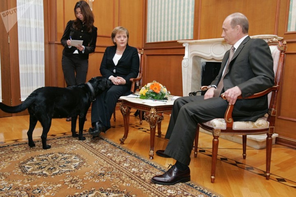 ba merkel va nhung khoanh khac kho quen tren chinh truong