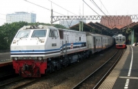 Indonesia phát triển đầu máy xe lửa chạy bằng dầu cọ, góp phần giảm ô nhiễm không khí