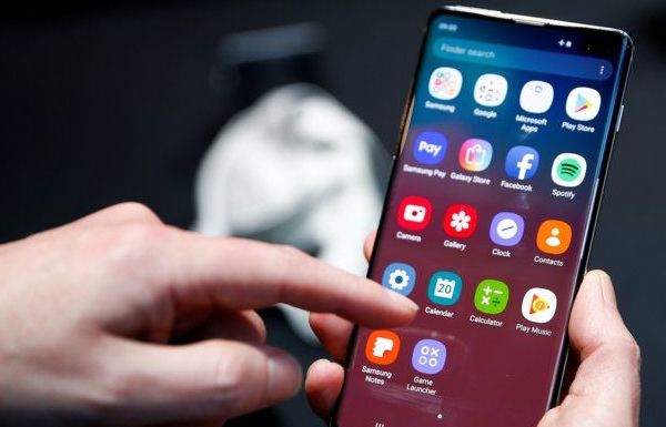 Samsung gấp rút sửa lỗi mở khóa bằng 'vân tay người khác' trên Galaxy S10