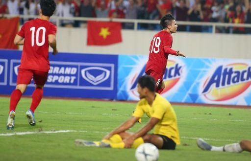 Đội tuyển Việt Nam quyết đấu UAE và Thái Lan: Người hâm mộ vẫn chờ sự thực dụng của thầy Park