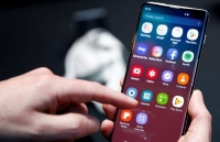 samsung galaxy fold 2 se co man hinh mong nhu mot soi toc