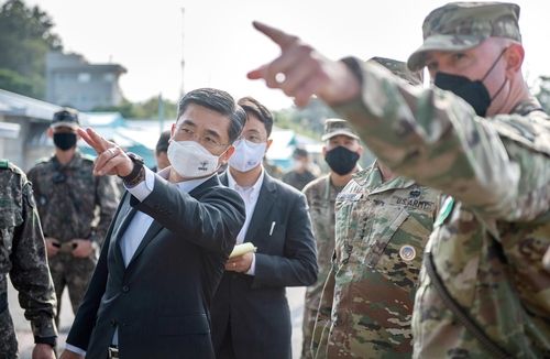 Bộ trưởng Quốc phòng Hàn Quốc thăm làng đình chiến Panmunjom
