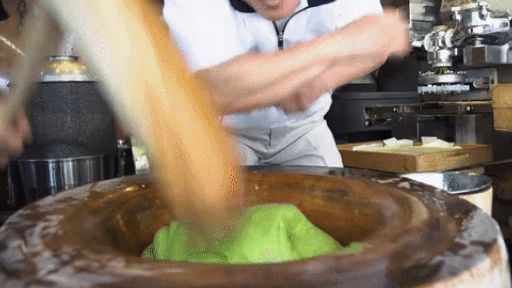Video giã bánh mochi với 'tốc độ không tưởng' thu hút hàng triệu view