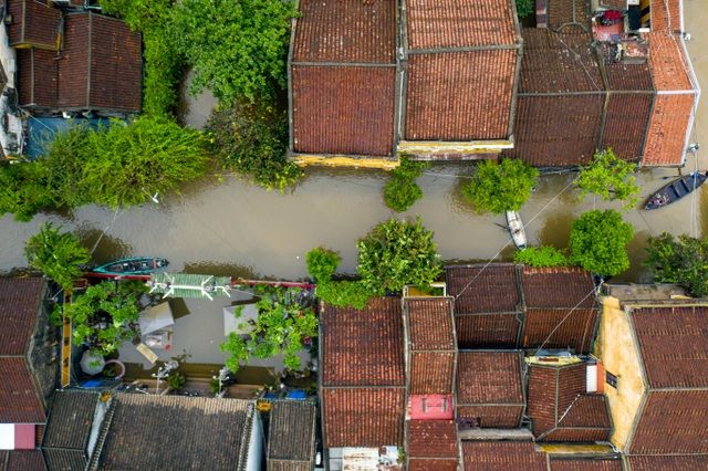 pho co hoi an ngap trong bien nuoc nhin tu camera bay