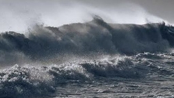 Dự báo thời tiết biển ngày và đêm nay (23/10): Bắc Biển Đông và quần đảo Hoàng Sa có mưa bão, gió giật cấp 14, biển động dữ dội