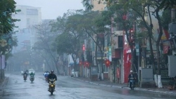 Dự báo thời tiết ngày và đêm nay (25/10): Hà Nội mưa rào rải rác; Bắc Trung Bộ mưa rất to; Bắc Bộ ngày nắng; đêm, sáng sớm trời lạnh