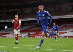 Vardy tỏa sáng, Leicester gieo sầu cho Arsenal