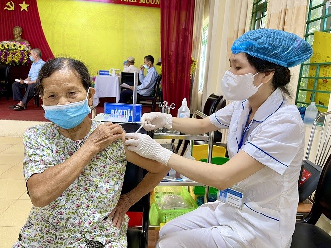 Huyện Thạch Thất tiêm vaccine phòng Covid-19 cho người dân trên địa bàn. (Nguồn: Sở Y tế Hà Nội)