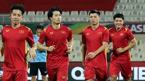 Hình ảnh các cầu thủ đội tuyển Việt Nam tập trên sân Sharjah, UAE