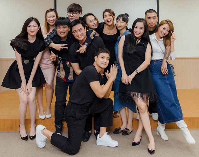 Trong tiệc đóng máy phim 11 tháng 5 ngày mới đây, MC Huyền Trang cũng góp mặt với tư cách diễn viên trong phim bên cạnh Thanh Sơn, Khả Ngân, Minh Hương...