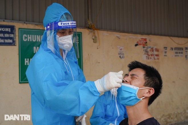 Thêm gần 400.000 liều vaccine Pfizer về đến Hà Nội; nhiều người nhiễm Covid-19 khi về địa phương từ các tỉnh phía Nam