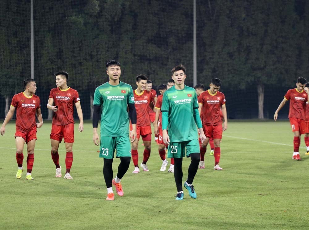 HLV Park Hang Seo căng mắt 'soi giò' U23 Việt Nam