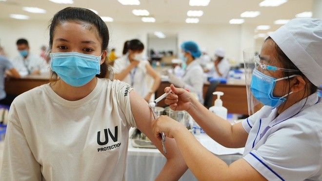 Covid-19 ở Việt Nam: Đến trưa 15/10, tiêm gần 60 triệu liều vaccine Covid-19; người cao tuổi, phụ nữ mang thai, trẻ dưới 18 tuổi cách ly tại nhà