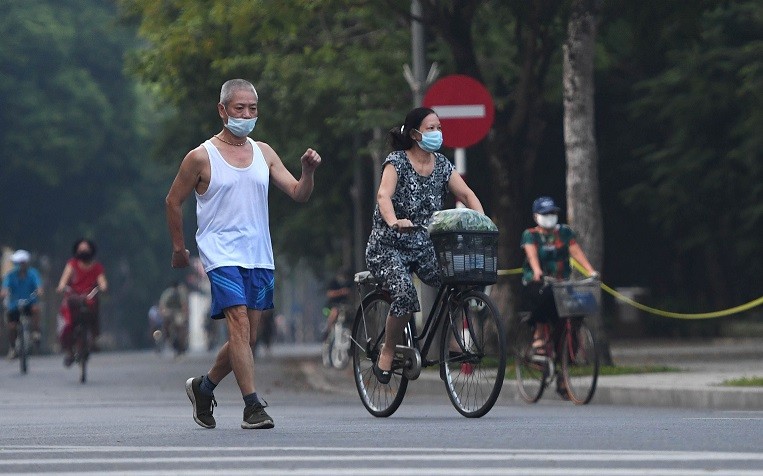 Dự báo thời tiết đêm nay và ngày mai (19-20/10): Bắc Bộ trời nhiều mây, đêm và sáng sớm trời lạnh, ngày nắng; Nam Bộ chiều tối mưa dông rải rác