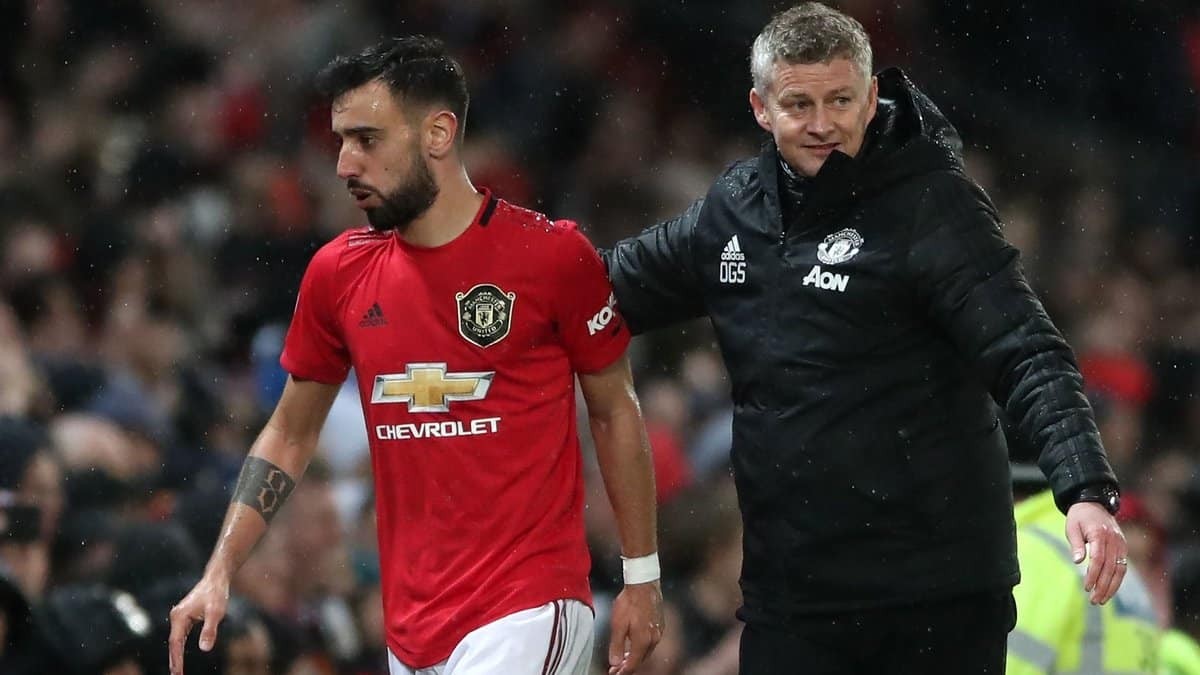 Bruno Fernandes chấn thương và khẳng định vẫn sẽ giúp HLV ở lại Man Utd