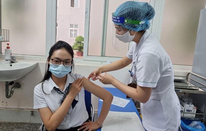 Cả nước đã tiêm trên 71 triệu liều vaccine Covid-19; Quảng Ninh phát hiện 3 F0 sau gần 3 tháng không có ca nào