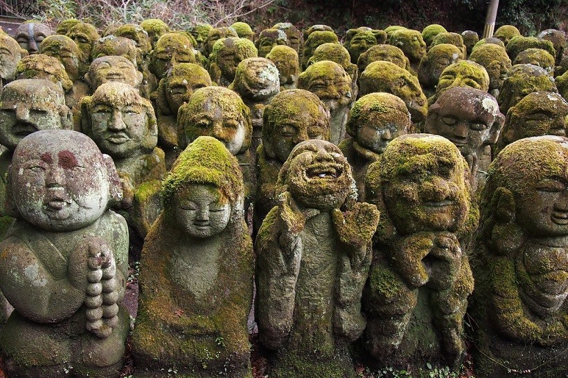 Câu chuyện về ngôi đền với 1.200 bức tượng đá rêu phong đại diện cho các đệ tử của Đức Phật